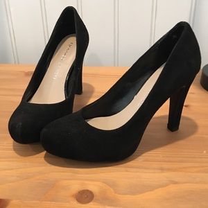 Franco Sarto Cicero Black Suede Pumps - Size 6